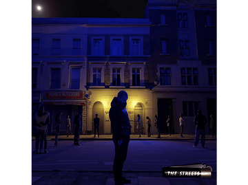 Scène de nuit avec des bâtiments et des gens. Un homme au premier plan. Panneau 'The Streets'.