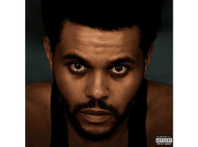 Charger l&#39;image dans la galerie, Gros plan sur le visage d&#39;un homme, regard intense. Fond sombre, débardeur noir. The Weeknd.
