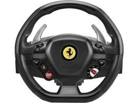Volant noir Ferrari avec boutons, palettes et logo Ferrari. Fond noir.