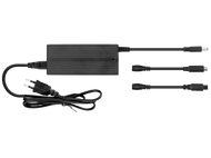 Adaptateur secteur noir avec câbles et connecteurs.