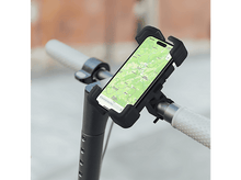 Charger l&#39;image dans la galerie, Un smartphone monté sur le guidon d&#39;un scooter, affichant une application de cartographie.
