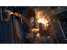 Charger l&#39;image dans la galerie, Femme en action, grimpant avec un piolet, avec des flammes en arrière-plan.
