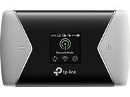 Un routeur WiFi noir et blanc avec un écran affichant 'Network Mode'. La marque 'tp-link' est en bas.
