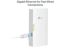 Charger l&#39;image dans la galerie, Appareil TP-Link blanc avec un câble Ethernet branché, affichant les voyants d&#39;état.
