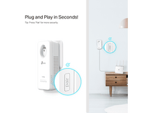 Charger l&#39;image dans la galerie, Un appareil TP-Link blanc branché sur une prise murale, avec un appareil plus petit et une bulle de texte.
