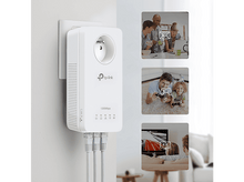 Charger l&#39;image dans la galerie, Répéteur TP-Link blanc branché sur une prise murale, avec des images d&#39;utilisateurs.
