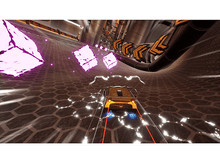 Charger l&#39;image dans la galerie, Une voiture jaune course sur une piste futuriste avec des cubes roses et un tunnel.
