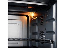 Charger l&#39;image dans la galerie, Intérieur d&#39;un four avec une ampoule.
