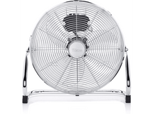 Charger l&#39;image dans la galerie, Un ventilateur chromé avec une façade en forme de cage. Il a un moteur et des pales noirs, et est sur fond blanc.
