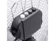 Charger l&#39;image dans la galerie, Gros plan sur le panneau de commande d&#39;un ventilateur avec des boutons. Le ventilateur a une cage en métal. Les boutons sont blancs, gris et noirs.
