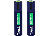 Deux piles rechargeables bleues et vertes avec du texte. Fond noir.