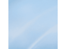 Ciel bleu avec un arc-en-ciel. L