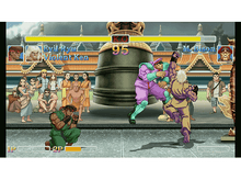 Charger l&#39;image dans la galerie, Scène de jeu vidéo : Deux personnages se battent, foule regarde, grande cloche, cadre ensoleillé.
