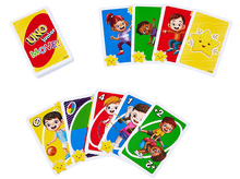 Charger l&#39;image dans la galerie, Jeu de cartes Uno Junior ; cartes avec des personnages de dessins animés, dont la carte &#39;UNO MOVE !&#39;.
