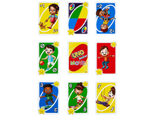 Charger l&#39;image dans la galerie, Cartes Uno Junior étalées. Plusieurs cartes montrent des enfants et des chiffres. Un symbole d&#39;étoile est utilisé.
