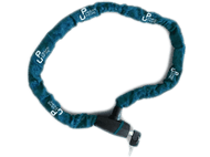 Antivol de chaîne de vélo turquoise avec mécanisme de verrouillage noir et clés. Fond blanc.