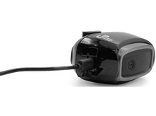 Charger l'image dans la galerie, Une caméra de bord noire avec un câble USB branché, vue rapprochée.
