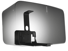Charger l&#39;image dans la galerie, Haut-parleur Sonos monté sur un mur avec un support noir.
