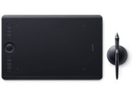 Tablette de dessin Wacom Intuos Pro avec stylet et porte-stylet. Surface noire.