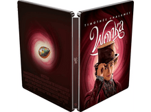 Charger l&#39;image dans la galerie, Boîtier steelbook Wonka ouvert, montrant Timothée Chalamet avec un chapeau haut de forme. Art avec tourbillons roses et dorés.

