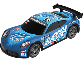 Voiture de course jouet bleue avec détails rouges et logos de sponsors, sur fond noir.