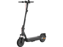 Charger l&#39;image dans la galerie, Une trottinette électrique Xiaomi noire. Elle a un câble rouge et un fond noir.
