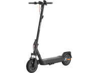 Une trottinette électrique Xiaomi noire. Elle a un câble rouge et un fond noir.